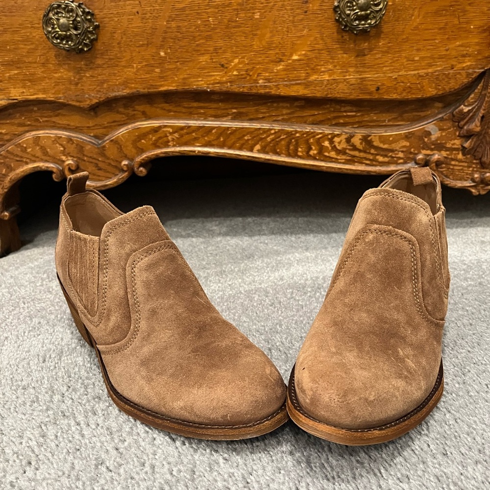 Sofft Brown Suede Ankle Booties Women's Size 9.5 Low Heel Everyday Comfort Boots